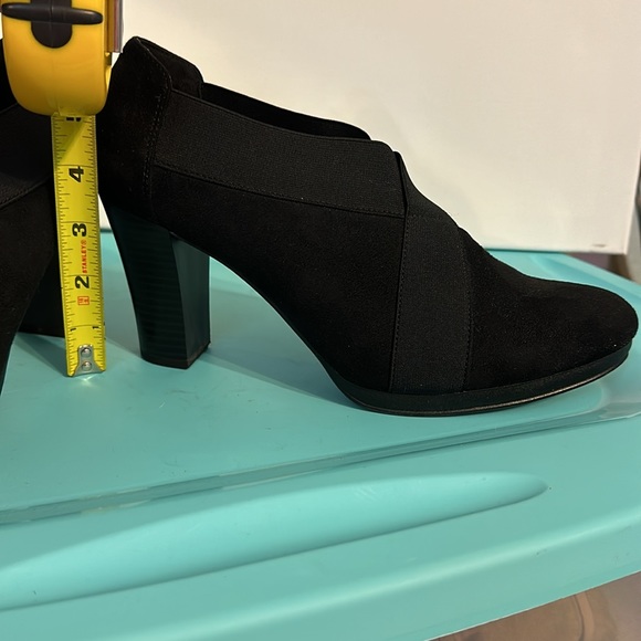 Andrew Geller slip on ankle booties with heel and platform. Excellent condition - Picture 3 of 4